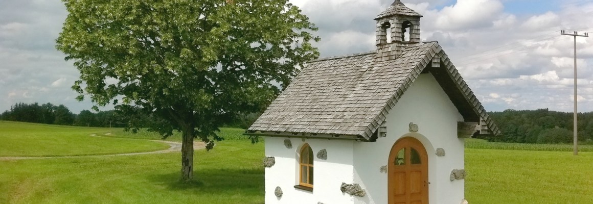 Kapelle im Feld
